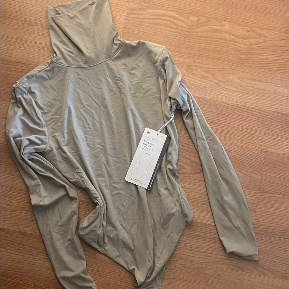 RARE🚨NWT LULULEMON NULU TURTLRNECK LONG SLEEVE BODYSUIT🚨